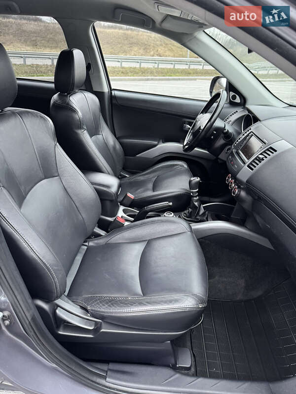 Внедорожник / Кроссовер Mitsubishi Outlander 2011 в Полтаве