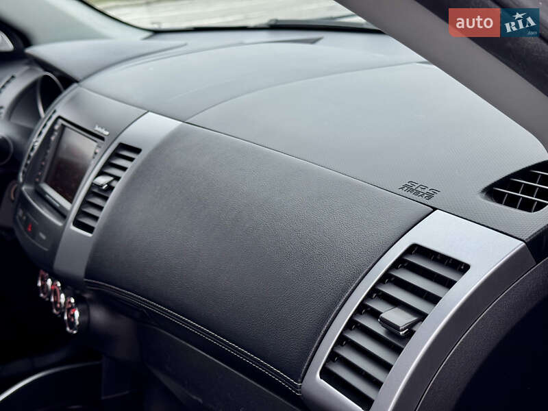 Внедорожник / Кроссовер Mitsubishi Outlander 2011 в Полтаве