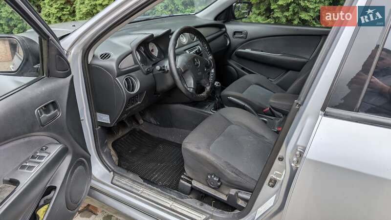Позашляховик / Кросовер Mitsubishi Outlander 2006 в Рівному фото 9 Позашляховик / Кросовер Mitsubishi Outlander 2006 в Рівному