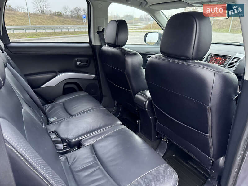 Внедорожник / Кроссовер Mitsubishi Outlander 2011 в Полтаве