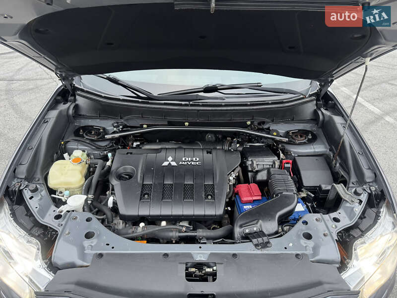 Внедорожник / Кроссовер Mitsubishi Outlander 2011 в Полтаве