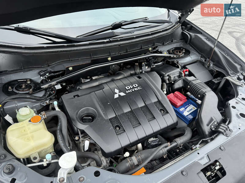 Внедорожник / Кроссовер Mitsubishi Outlander 2011 в Полтаве