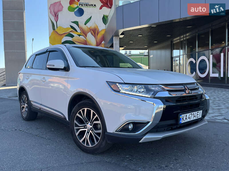 Внедорожник / Кроссовер Mitsubishi Outlander 2017 в Киеве