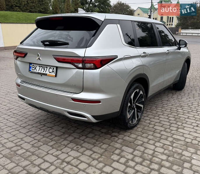 Позашляховик / Кросовер Mitsubishi Outlander 2024 в Рівному