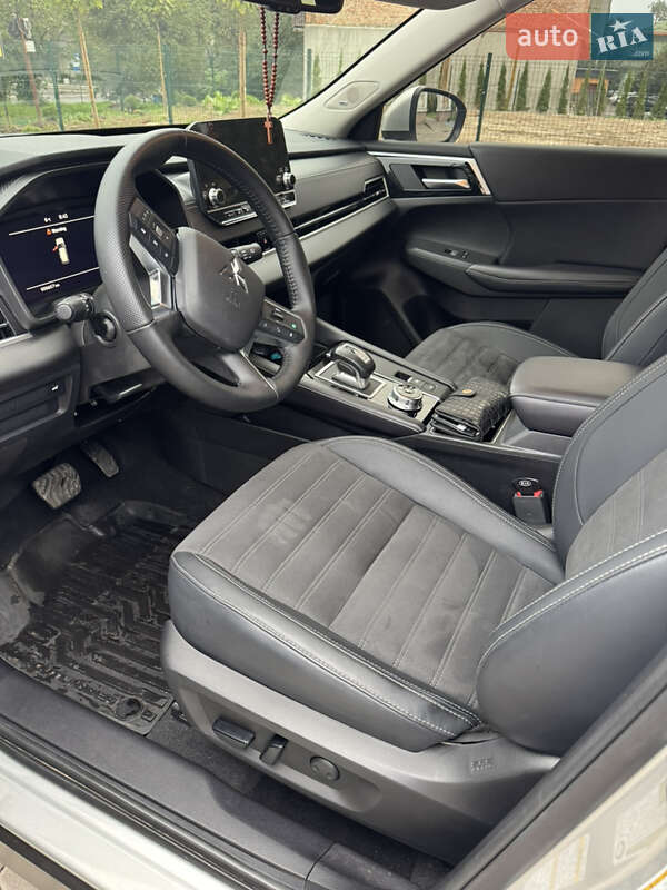 Позашляховик / Кросовер Mitsubishi Outlander 2024 в Рівному