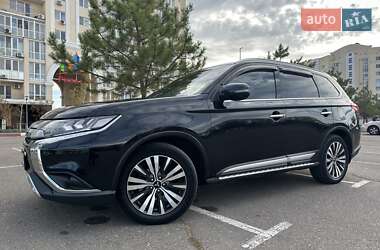 Позашляховик / Кросовер Mitsubishi Outlander 2019 в Миколаєві