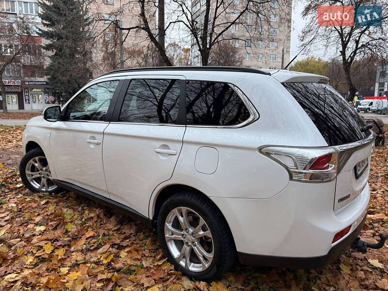 Внедорожник / Кроссовер Mitsubishi Outlander 2012 в Ровно