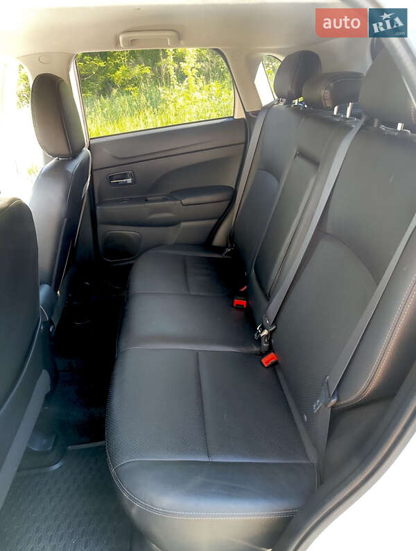 Позашляховик / Кросовер Mitsubishi Outlander 2016 в Лубнах