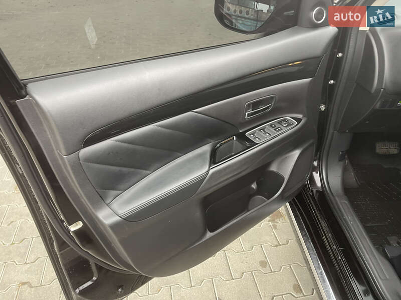 Позашляховик / Кросовер Mitsubishi Outlander 2016 в Києві фото 10 Позашляховик / Кросовер Mitsubishi Outlander 2016 в Києві