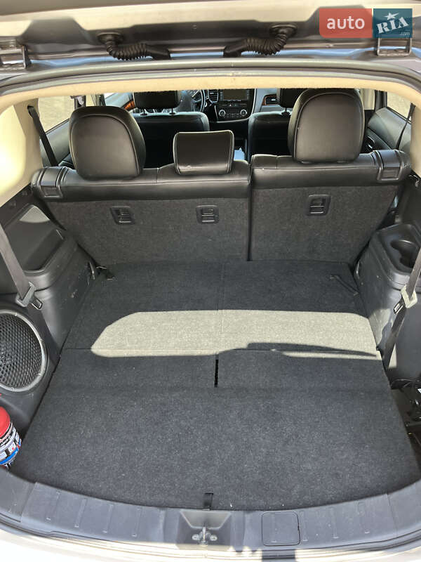 Внедорожник / Кроссовер Mitsubishi Outlander 2013 в Одессе