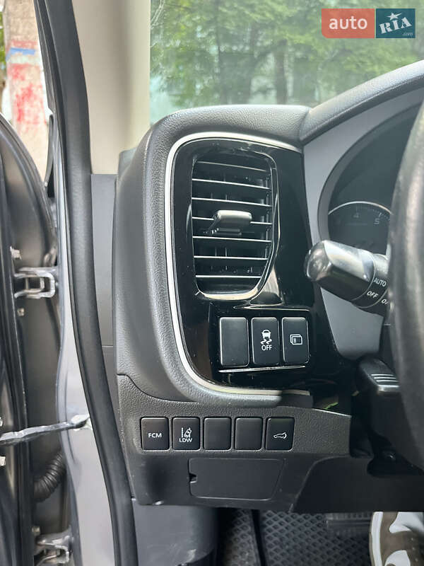 Внедорожник / Кроссовер Mitsubishi Outlander 2013 в Одессе