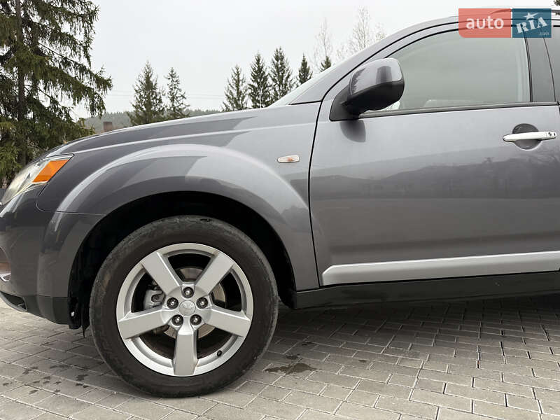 Внедорожник / Кроссовер Mitsubishi Outlander 2009 в Кременце