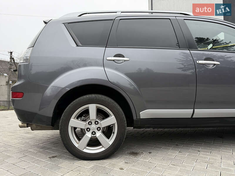 Внедорожник / Кроссовер Mitsubishi Outlander 2009 в Кременце