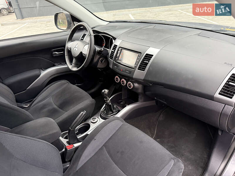 Внедорожник / Кроссовер Mitsubishi Outlander 2009 в Кременце