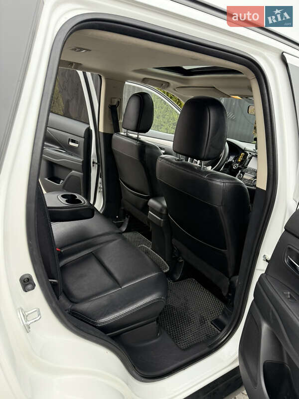 Внедорожник / Кроссовер Mitsubishi Outlander 2012 в Копычинце фото 8 Внедорожник / Кроссовер Mitsubishi Outlander 2012 в Копычинце