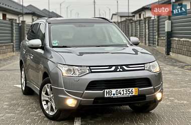 Внедорожник / Кроссовер Mitsubishi Outlander 2013 в Вараше