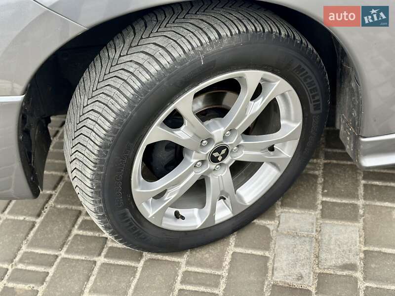 Внедорожник / Кроссовер Mitsubishi Outlander 2013 в Вараше фото 60 Внедорожник / Кроссовер Mitsubishi Outlander 2013 в Вараше