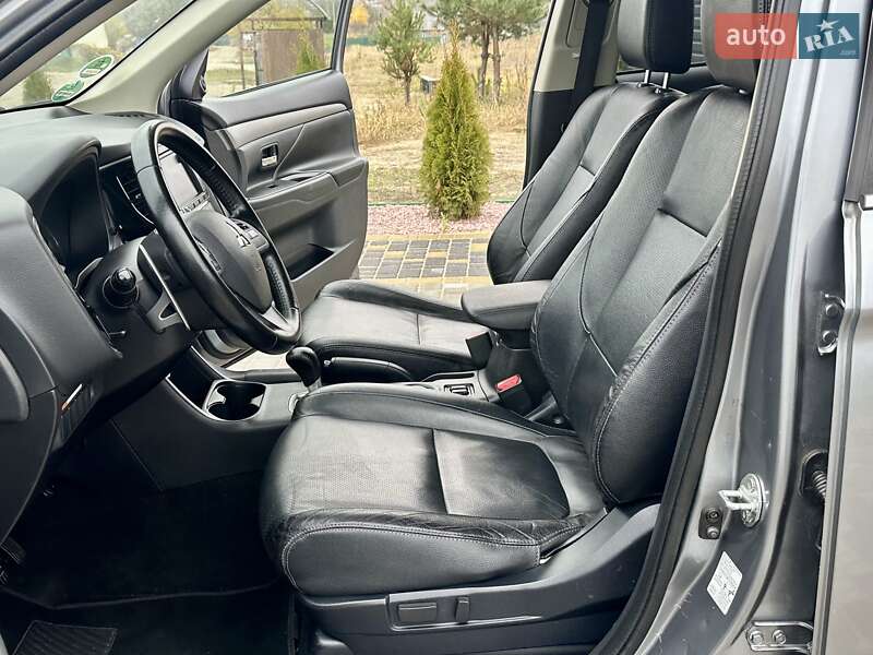 Внедорожник / Кроссовер Mitsubishi Outlander 2013 в Вараше фото 21 Внедорожник / Кроссовер Mitsubishi Outlander 2013 в Вараше