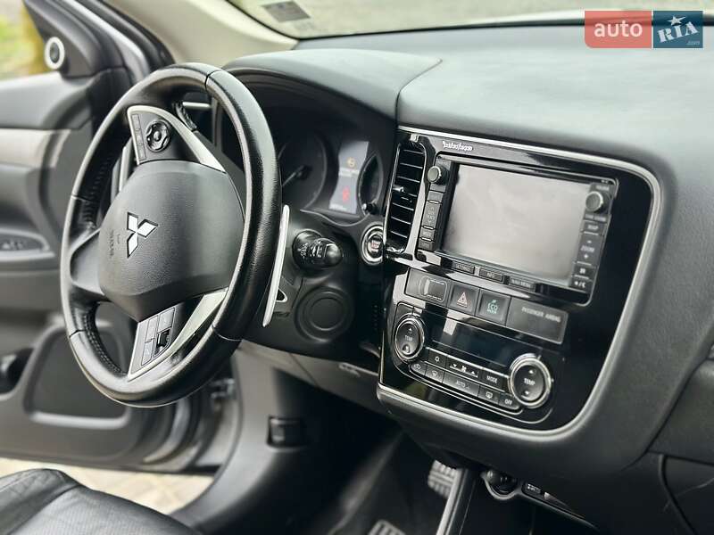 Внедорожник / Кроссовер Mitsubishi Outlander 2013 в Вараше фото 40 Внедорожник / Кроссовер Mitsubishi Outlander 2013 в Вараше