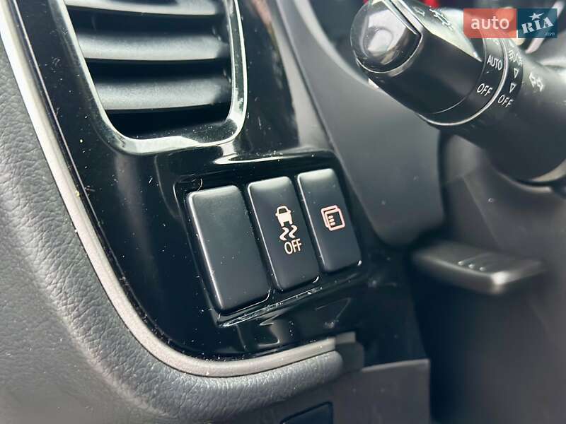 Внедорожник / Кроссовер Mitsubishi Outlander 2013 в Вараше фото 27 Внедорожник / Кроссовер Mitsubishi Outlander 2013 в Вараше