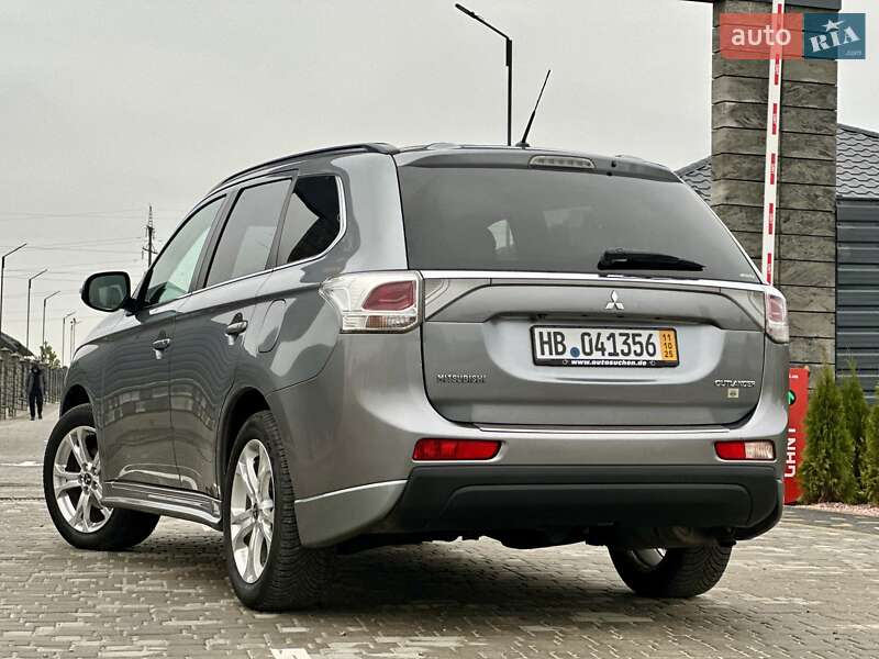 Внедорожник / Кроссовер Mitsubishi Outlander 2013 в Вараше фото 16 Внедорожник / Кроссовер Mitsubishi Outlander 2013 в Вараше