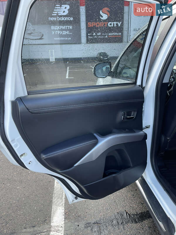 Позашляховик / Кросовер Mitsubishi Outlander 2010 в Рівному фото 39 Позашляховик / Кросовер Mitsubishi Outlander 2010 в Рівному