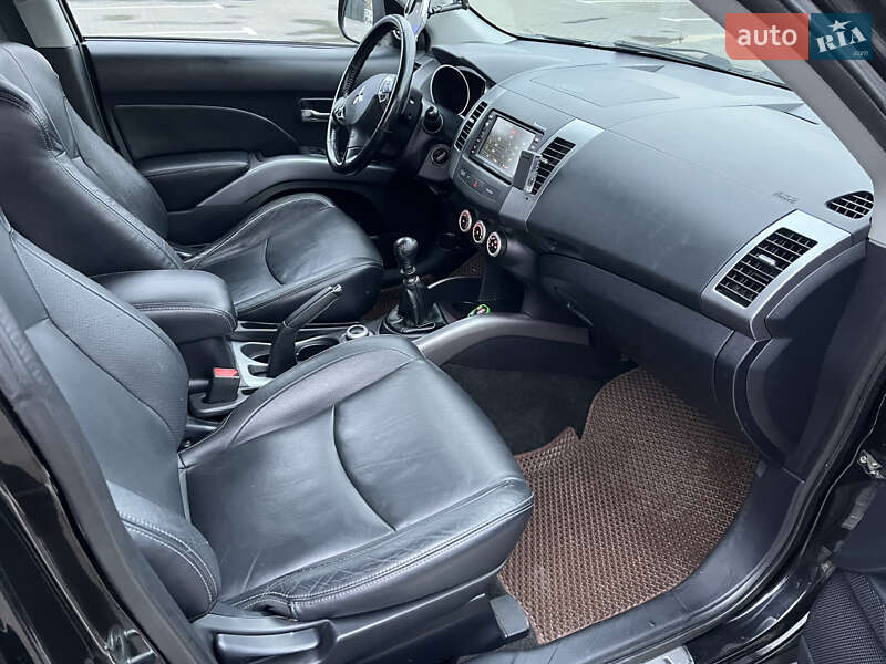 Внедорожник / Кроссовер Mitsubishi Outlander 2008 в Долине