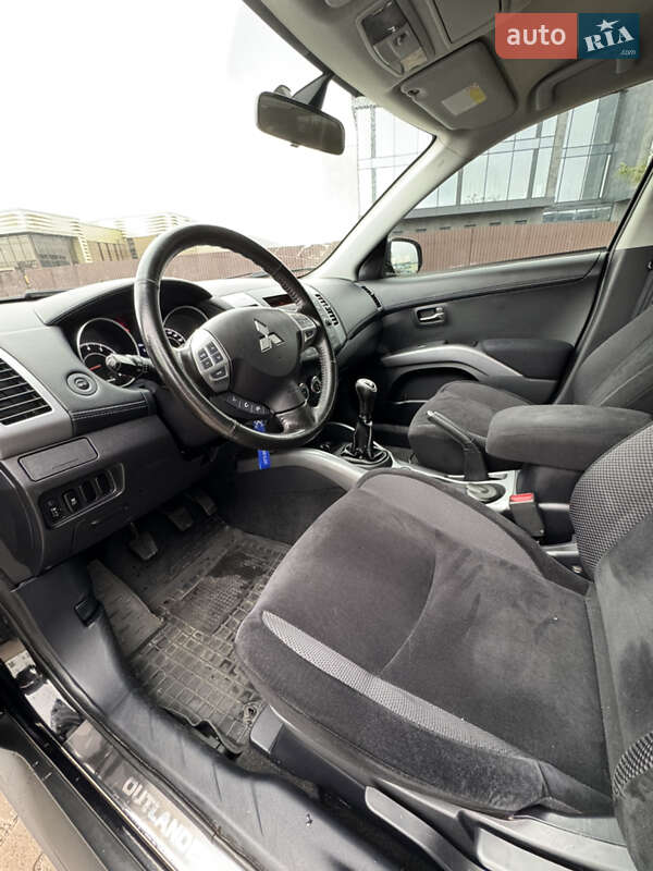 Позашляховик / Кросовер Mitsubishi Outlander 2012 в Києві