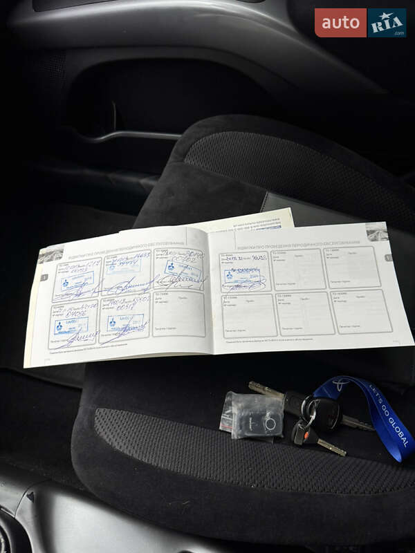 Позашляховик / Кросовер Mitsubishi Outlander 2012 в Києві