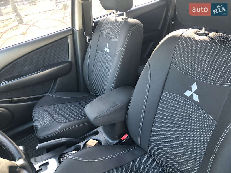 Внедорожник / Кроссовер Mitsubishi Outlander 2007 в Харькове