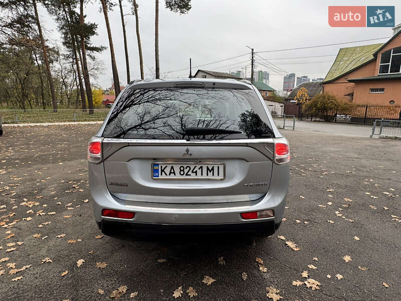 Позашляховик / Кросовер Mitsubishi Outlander 2013 в Києві