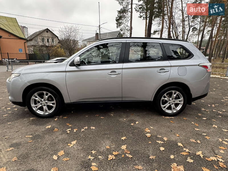 Позашляховик / Кросовер Mitsubishi Outlander 2013 в Києві
