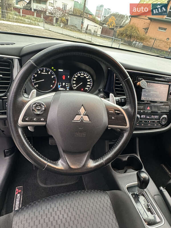 Позашляховик / Кросовер Mitsubishi Outlander 2013 в Києві
