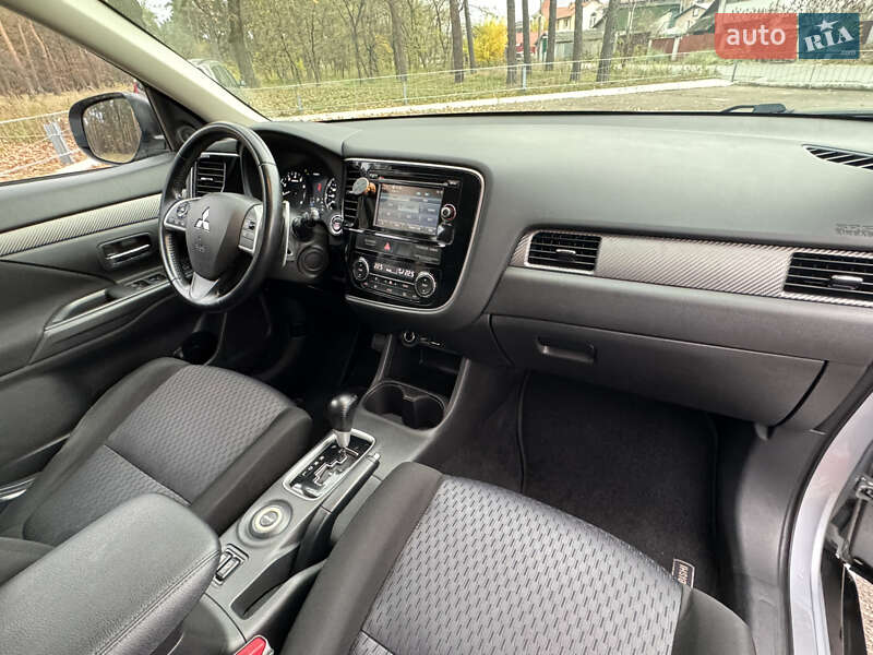 Позашляховик / Кросовер Mitsubishi Outlander 2013 в Києві