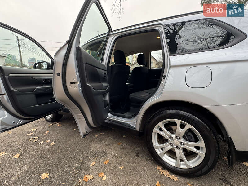 Позашляховик / Кросовер Mitsubishi Outlander 2013 в Києві