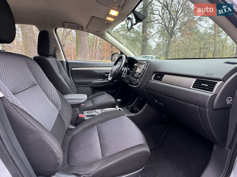 Позашляховик / Кросовер Mitsubishi Outlander 2013 в Києві