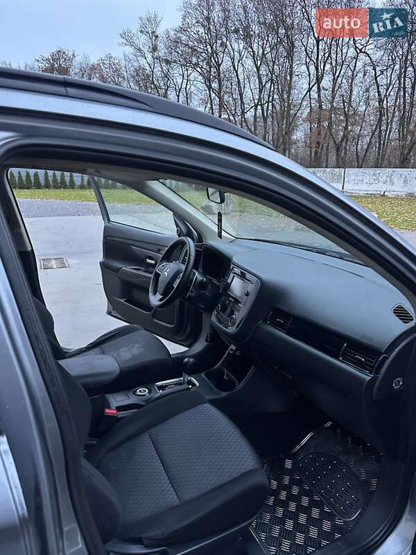 Позашляховик / Кросовер Mitsubishi Outlander 2013 в Луцьку