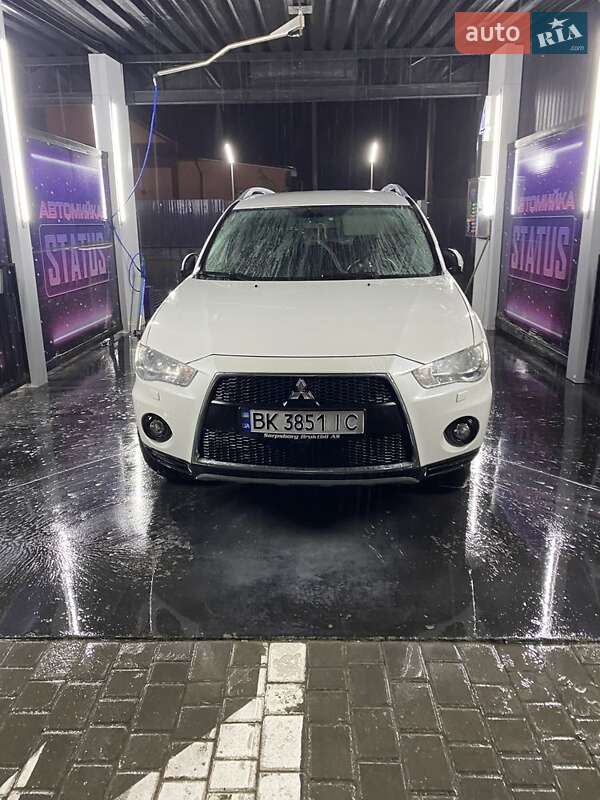 Внедорожник / Кроссовер Mitsubishi Outlander 2010 в Ровно