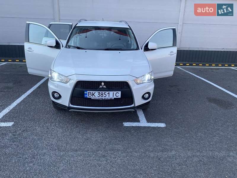 Внедорожник / Кроссовер Mitsubishi Outlander 2010 в Ровно