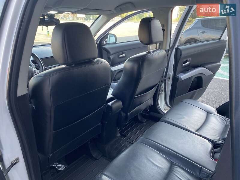 Внедорожник / Кроссовер Mitsubishi Outlander 2010 в Ровно