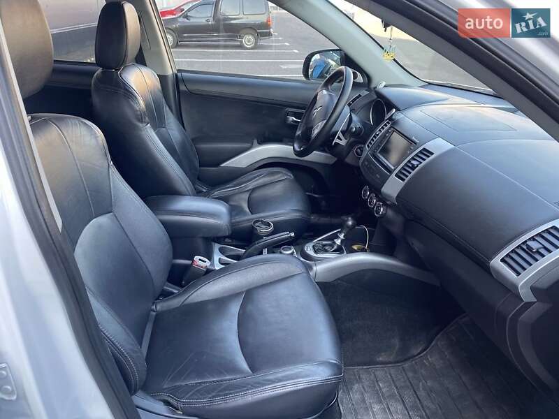 Внедорожник / Кроссовер Mitsubishi Outlander 2010 в Ровно