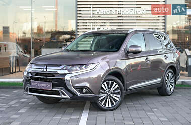Внедорожник / Кроссовер Mitsubishi Outlander 2021 в Львове