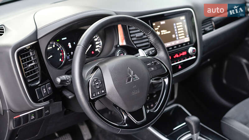 Внедорожник / Кроссовер Mitsubishi Outlander 2021 в Львове