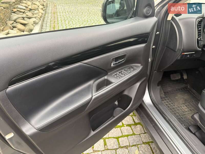 Позашляховик / Кросовер Mitsubishi Outlander 2021 в Києві фото 7 Позашляховик / Кросовер Mitsubishi Outlander 2021 в Києві