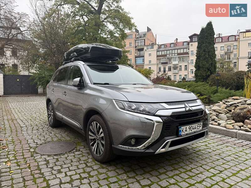 Mitsubishi Outlander 2021