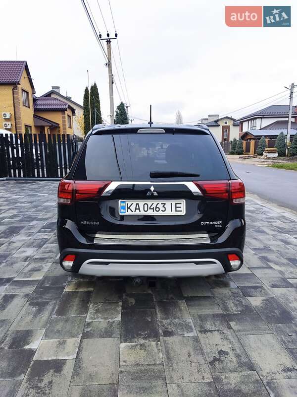 Внедорожник / Кроссовер Mitsubishi Outlander 2016 в Киеве