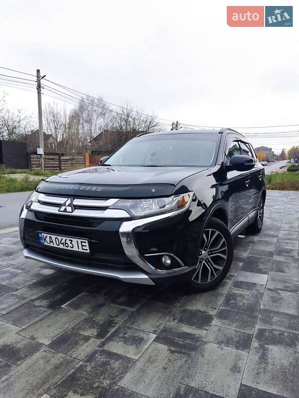 Внедорожник / Кроссовер Mitsubishi Outlander 2016 в Киеве