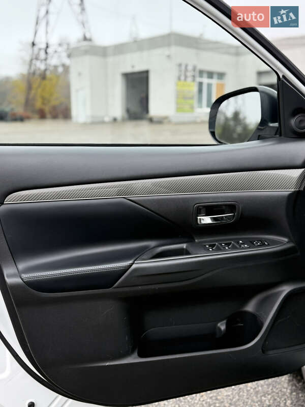 Позашляховик / Кросовер Mitsubishi Outlander 2019 в Запоріжжі