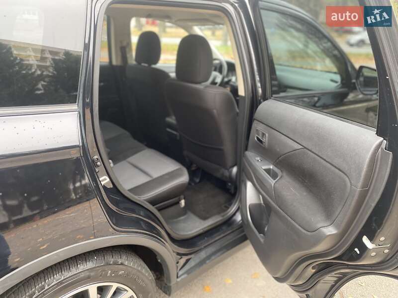 Внедорожник / Кроссовер Mitsubishi Outlander 2016 в Виннице