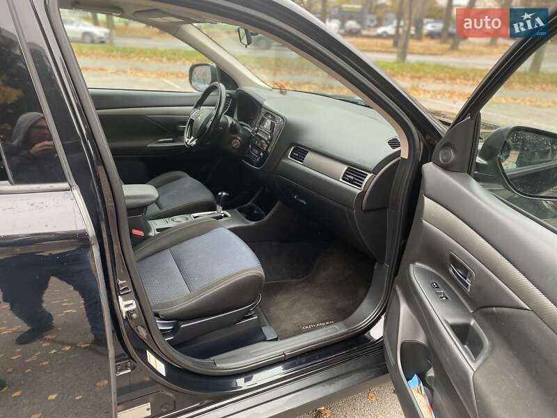 Внедорожник / Кроссовер Mitsubishi Outlander 2016 в Виннице